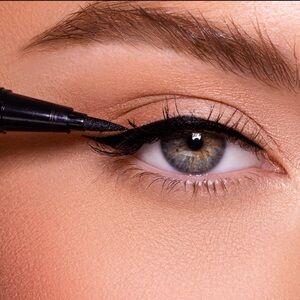 Click magnetic felt tip eyeliner (ultra black)  net wt 0.3 fl.oz./0.9 ml     NIB